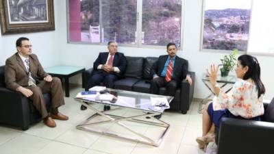 Los comisionados de la Unidad Fiscalizadora se entrevistaron con la titular de la SAR, Mirian Guzmán, y la presidenta de la CNBS, Ethel Deras, para afinar el mecanismo de apoyo.