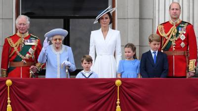 El rey Carlos reducirá el número de miembros de la monarquía a siete personas, que incluyen a su esposa, Camila, su heredero, el príncipe William y su familia.