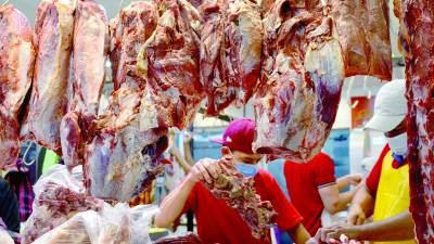 Mercaderes aseguran la venta de producto fresco y de buena calidad. Foto: Héctor Paz.