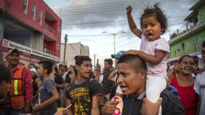 Migrantes centroamericanos a su paso por la población de Nicolás Romero en el estado de Oaxaca (México). EFE/Archivo