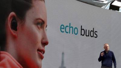 Dave Limp, vicepresidente 'senior' de dispositivos y servicios de Amazon, durante su participación en el evento.