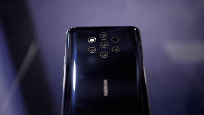 La característica más notable del Nokia 9 es su sistema de cámaras dispuesto en círculo en su parte trasera.