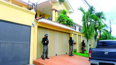 En SPS fueron aseguradas vivendas así como empresas de los capturados; entretanto, en Santa Rosa de Copán hicieron inspecciones en negocios.