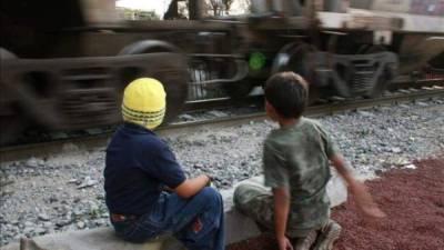 Muchos niños emprenden el peligroso viaje hacia los Estados Unidos huyendo de la violencia en sus países de origen.