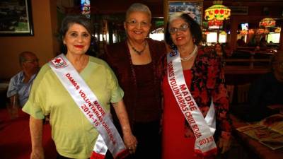 Esperanza Serpas, Rebeca Mejía y Yolanda Interiano.