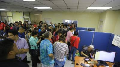 Usuarios de municipios aledaños y del occidente del país son los que más demandan el pasaporte. Foto: Melvin Cubas.