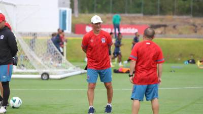 Pedro Troglio durante los entrenamientos de pretemporada del Olimpia.