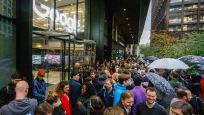 Empleados de Google en Nueva York, Londres, Singapur, India y otros países salieron a protestar contra el acoso sexual en la empresa tecnológica./AFP.
