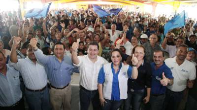 El candidato Juan Orlando Hernández recorrió las calles de La Lima.