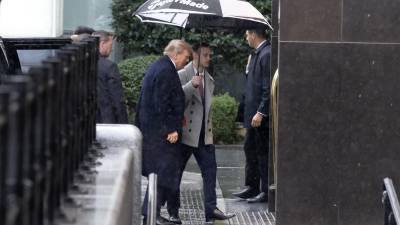 Trump a su llegada a una corte de Washington D.C. este martes.