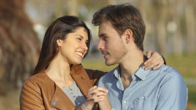 Sea una mujer segura de sí misma sin ser arrogante.