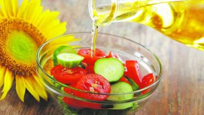 El consumo de aceite de girasol reduce el riesgo de sufrir infartos y quema el colesterol.
