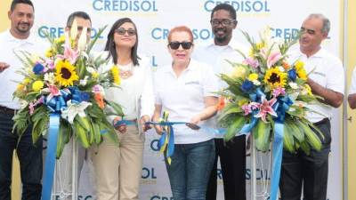 Corte de cinta de la casa matriz en San Pedro Sula.