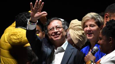 El exguerrillero, Gustavo Petro, alcanzó una victoria histórica al convertirse en el primer presidente de izquierda de Colombia.