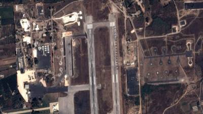 Imágenes satelitales muestran los aviones de combate rusos estacionados en una base aérea siria.