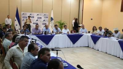 El presidente Juan Orlando Hernández está en San Pedro Sula desarrollando el Diálogo Nacional.