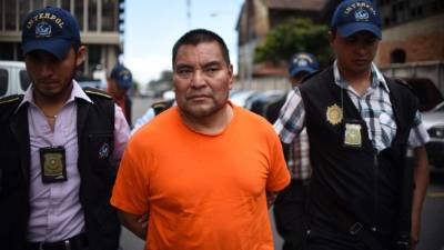 Santos López detenido al llegar a su país. Foto: AFP/Johan Ordóñez