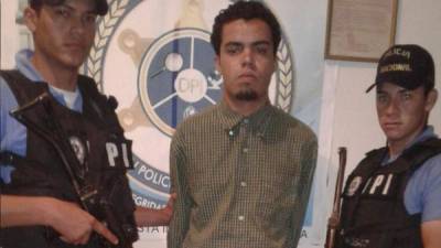 Miguel Antonio Ávila Hernández (23) deberá responder ante las autoridades por su orden de captura pendiente.