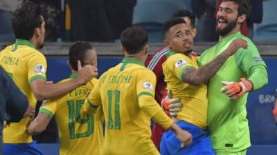 El portero Alisson ha sido una de las figuras de Brasil en la Copa América 2019. Foto AFP.