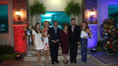 Christina, Vivian, Johnny, Leyla, Elías y Andrea Chahín