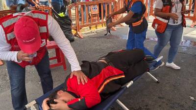 Altas temperaturas en desfiles: 20 desmayados por golpe de calor