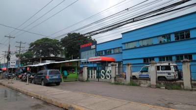 Hospital. En el IHSS de San Pedro Sula, las atenciones por covid han disminuido en las últimas semanas.