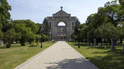 Vista general de la catedral de Saint Boniface el 23 de agosto de 2013, en Winnipeg (Canadá). EFE