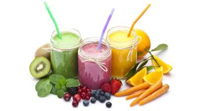 Siga una dieta de desintoxicación a base de frutas y verduras.
