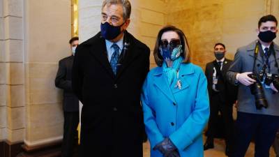 La presidenta de la Cámara Nancy Pelosi y su esposo Paul. EFE/EPA/JIM LO SCALZO / Pool