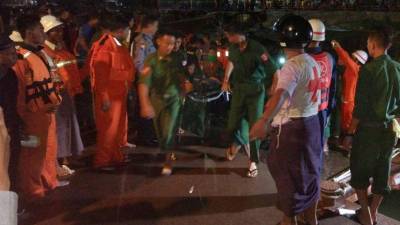 El barco transportaba a los invitados de una boda.