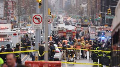 Al menos 16 personas resultaron heridas en el tiroteo registrado esta mañana en el metro de Nueva York.