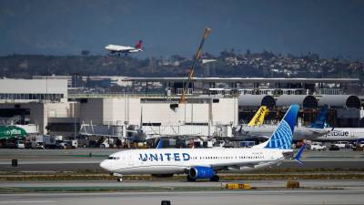Un avión de United Airlines fue evacuado en el aeropuerto de Houston, Texas.