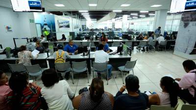 OFICINAS. Las seis oficinas operadas mediante modernización delegada están en Galerias del Valle.