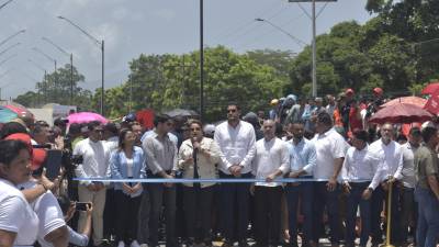 La presidenta Xiomara Castro dijo que la calle 8 fue una promesa desde el Gobierno de Manuel Zelaya Rosales y que ahora le tocó inaugurarla en su mandato.