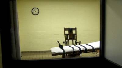 La pena capital fue reemplazada por la reclusión criminal perpetua en Nebraska.