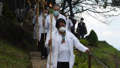 Los médicos hondureños se han quejado de que el gobierno empezó a reabrir la economía provocando oleadas de contagios.