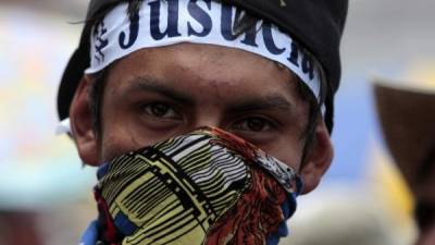 Miles de indígenas y campesinos guatemaltecos marcharon este miércoles para exigir la renuncia del presidente Otto Pérez, cuyo gobierno se encuentra acorralado por escándalos de corrupción.