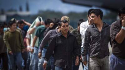 Se duplicaron los retornados de México, alrededor de 50,000, por vía terrestre, indicó el CAMR. EFE/Archivo