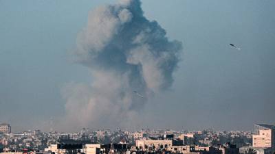 Israel mantiene los bombardeos sobre Gaza pese a los llamados de la Comunidad Internacional para frenar ataques en región con civiles.