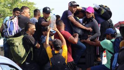 AMLO busca que EEUU de visas de trabajo a los migrantes centroamericanos que recorren México.