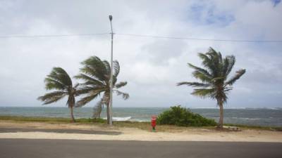 Isaac presenta vientos máximos sostenidos de 35 millas por hora (55 km/h). Foto: AFP