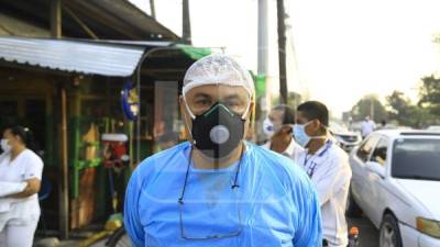 El anestesiólogo del (IHSS) en San Pedro Sula tiene 22 años de ejercer su carrera. Umaña se ha alzado para pedir a los hondureños que se mantengan en casa y a las autoridades ha solicitado el equipo necesario para hacerle frente al coronavirus. Foto Melvin Cubas.