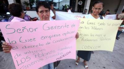 Clientes residenciales y empresariales están en desacuerdo con el aumento a la energía.