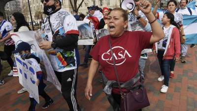 Imagen de archivo de activistas e inmigrantes hondureños durante una marcha rumbo a la Casa Blanca en Washington, D.C (EE.UU).