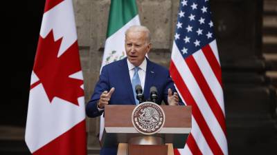 El presidente de Estados Unidos, Joe Biden, ofrece declaraciones en el Palacio Nacional en Ciudad de México (México).