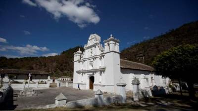 Fotografía fechada el 1 de febrero de 2017 donde se observa la iglesia de la comunidad de La Campa, en el municipio de Lempira, en el occidente de Honduras. EFE