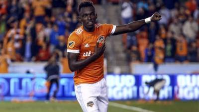 Alberth Elis ya se estrenó como goleador en el Houston Dynamo de la MLS.