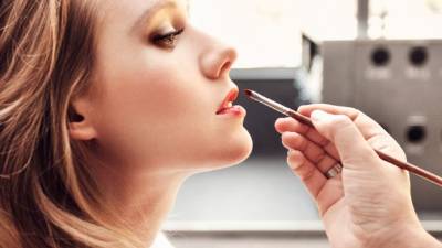 Recuerde que nunca debe faltarle el labial.