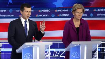 Buttigieg y la senadora Elizabeth Warren durante el quinto debate demócrata./AFP.