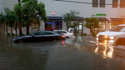 La tormenta dejó severas inundaciones en Miami la tarde del sábado.